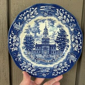Avon Representative Exclusive Vintage Independence Hall Decorative Plate